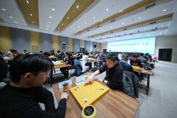 万博体育 新民场外音丨天元赛步入40届，是里程碑，更是新起首